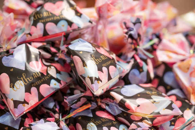 2026年バレンタイン職場用ばらまきお菓子とスマートな配布イメージ