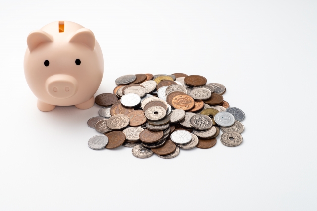 トイサブの年払い一括コースを利用して年間費用を節約するイメージ